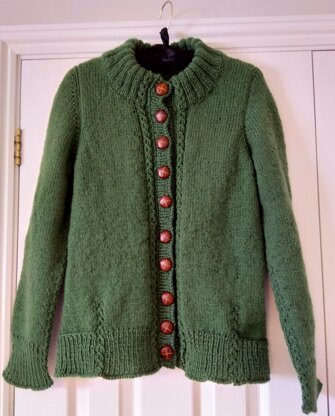 Aileas Cardigan by Isabell Kramer