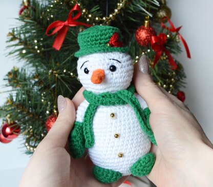 Crochet snowman amigurumi pattern