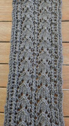 Nature – lacy keyhole neck scarf