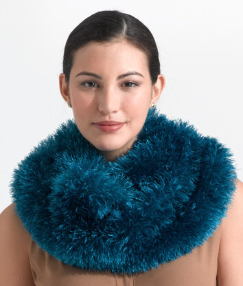 Cushy Fur Cowl in Lion Brand Fun Fur - L0734D