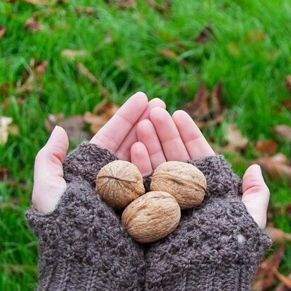 Walnut (hat and gloves)