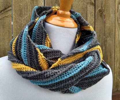 Butterscotch Ripple Cowl