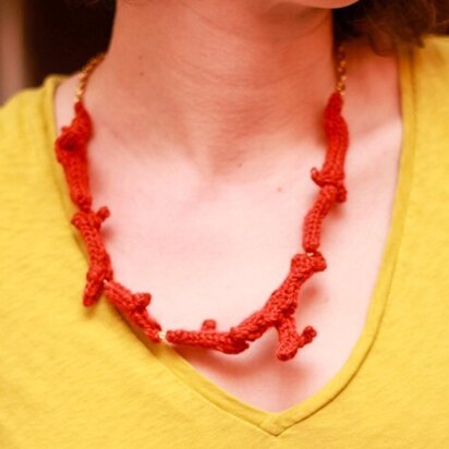 Coral Necklace in Lion Brand Wool-Ease - L10033