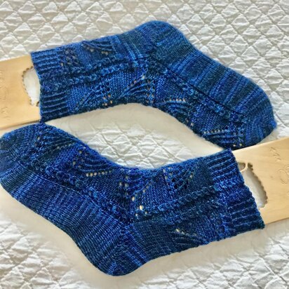 Swaying Fan Lace Stitch Socks - A recipe for making your basic sock into something special!