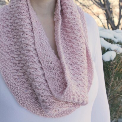 Twisted Love Cowl