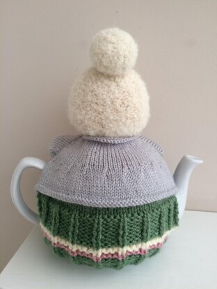 Knitting Nana tea cosy