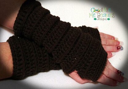 Snowy Ridge Fingerless Gloves