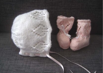 Lucia Bonnet & Booties Set (4-ply)