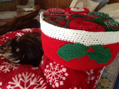 More Kitty Christmas in a Basket