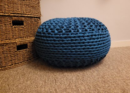 T-shirt yarn pouffe