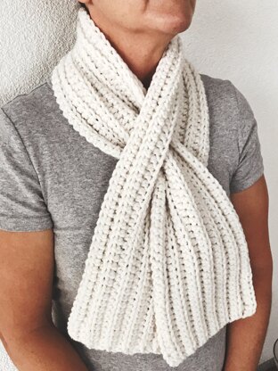 Simple Keyhole Scarf