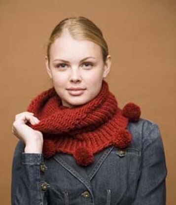 Knifty Knitter Cowl with Pom-Poms in Lion Brand Jiffy - 60438