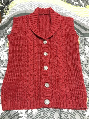 Cabled woman’s vest