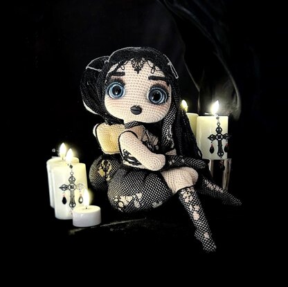 Gothic Pinup doll + Videos