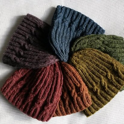 Small Spiral Cable Hat