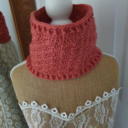 Snuggly shells cowl