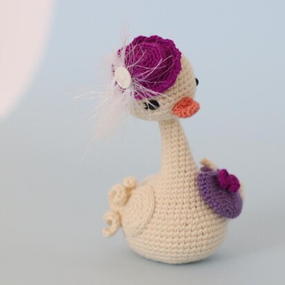 Lily The Swan /Amigurumi Toy