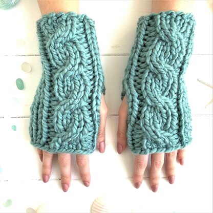 Super-cosy Cable Gloves