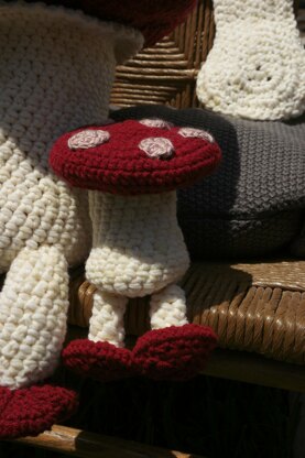 Walking Mushroom Sitting Basket with Mushroom Slice