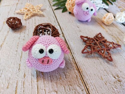 Piggy amigurumi keychain