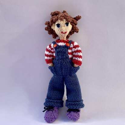 Mini knitted doll with accessories