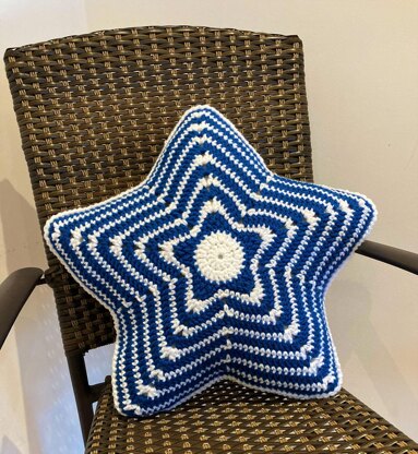 Large star cushion by HueLaVive