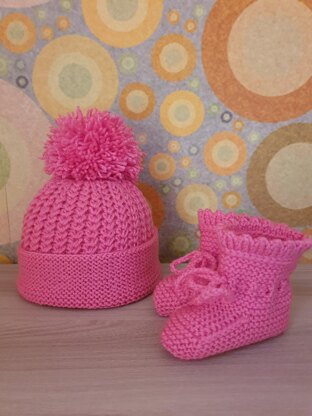 Colour splash hat and booties