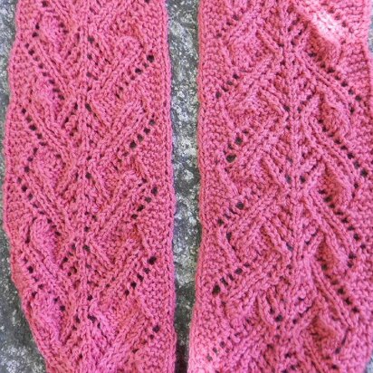 Coral Fantasy Infinity Scarf - knitting pattern
