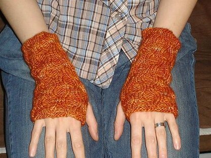 Reversible Cabled Wrist Warmers