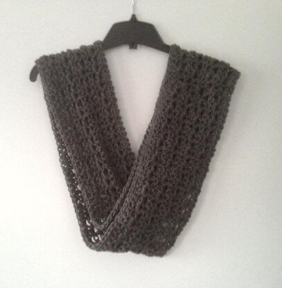 V Shell Lace Seamless Infinity Scarf