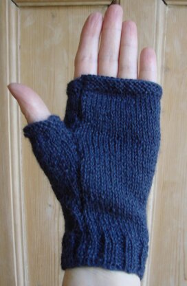 Poppy fingerless mitts/gloves