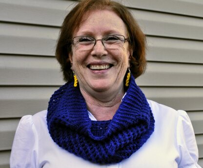 Eyelet Cowl