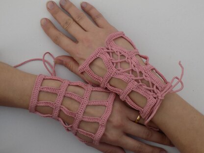 Mitts/Fingerless Gloves/Cuffs