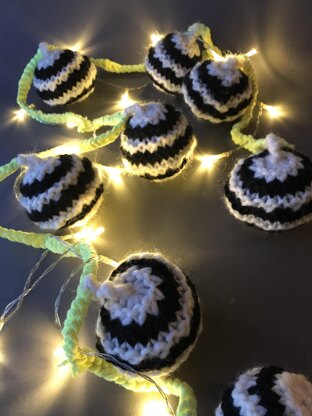 Baa Hum Bug Chunky Bauble Bunting