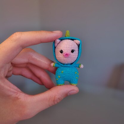 Tiny pig amigurumi