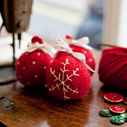 Festive Felted Baubles