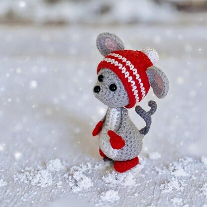 Mouse with hat