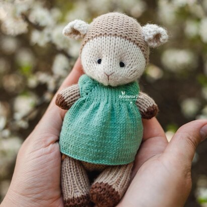 Sheep in a dress knitting pattern. Knitted animal pattern. Stuffed toy tutorial PDF. - knitting pattern