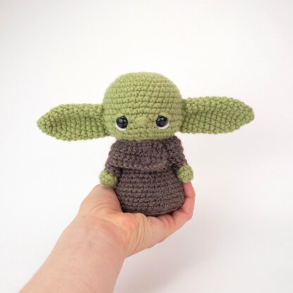 Baby yoda best sale crochet pattern free