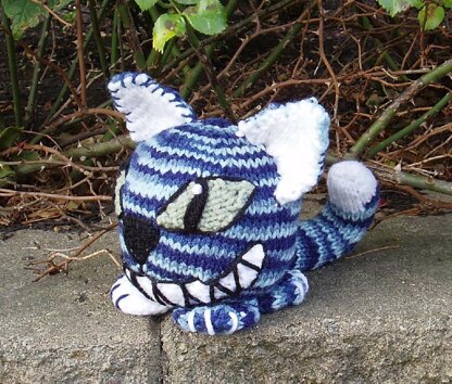 Knit Cheshire Kittyball