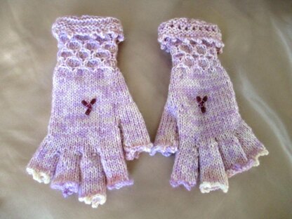 Wasp patterned Fingerless Gloves