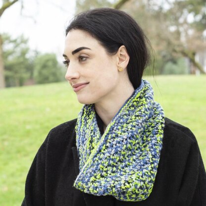 Pursuit Angle Cowl in Cascade 128 Superwash - C316 - Downloadable PDF