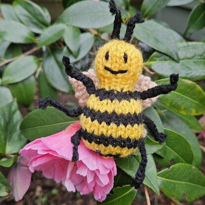 Knitted Bees