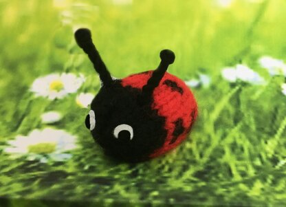 Finger puppets: 7 garden creatures: bee, snail, caterpillar, ladybird, worm, butterfly, spider