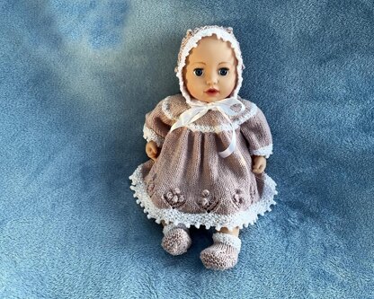P132 Dolls/Baby Dresses, Bonnet & Bootees