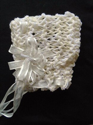 856 Beginner Baby Bonnet Photo Prop