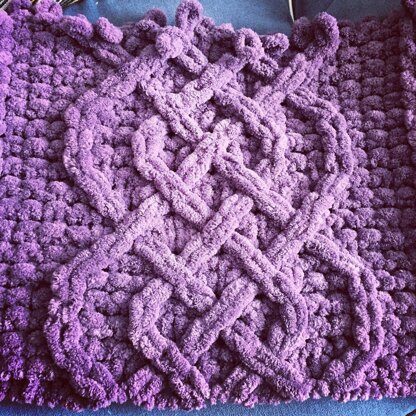 Chunky Celtic Cable Saxon Braid Blanket