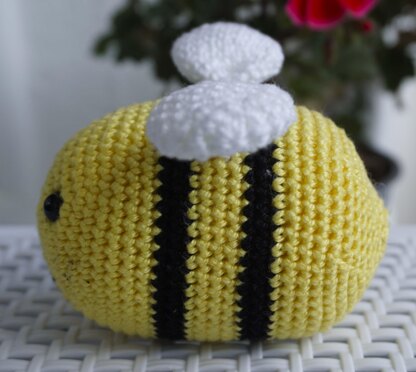 Crochet pattern: bee Summsumm!