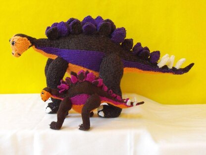 STEVE STEGOSAURUS AND BABY TOY DINOSAUR KNITTING PATTERN MADMONKEYKNITS