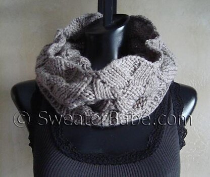 #107 Deluxe Lace Seamless Cowl